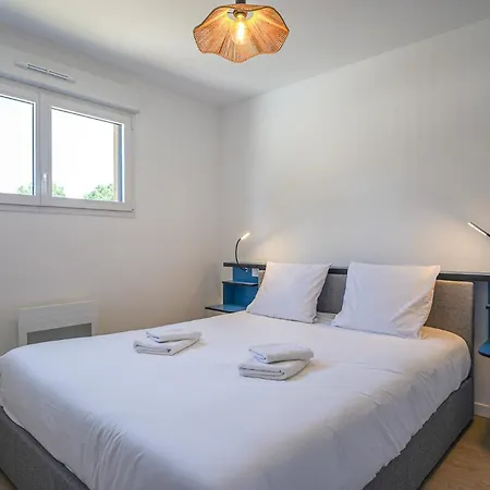 N°7, Piscine Commune, 2