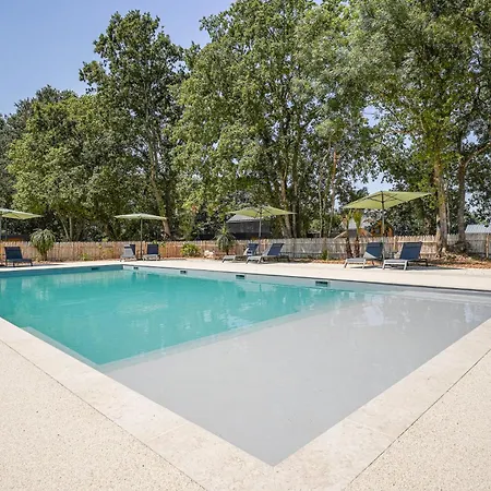 N°7, Piscine Commune, 2 * Nesmy