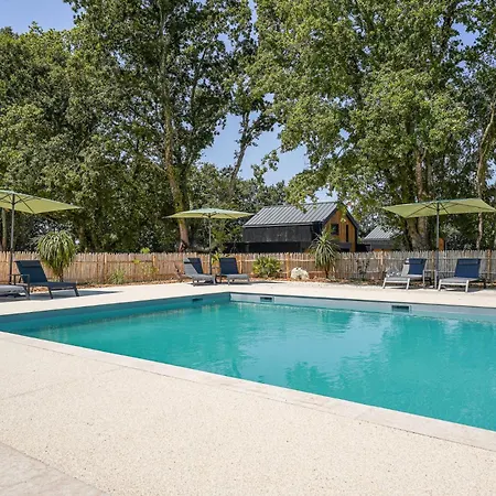 N°7, Piscine Commune, 2 Nesmy